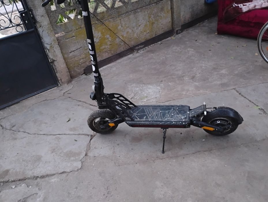 Dau trotinetă electrică prinde 50 km