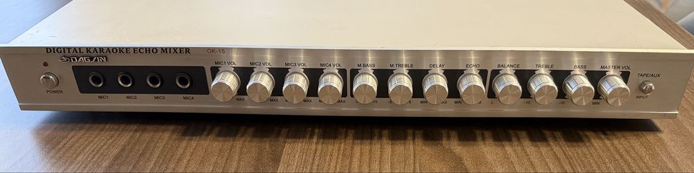 Mixer/ dispozitiv karaoke 4 microfoane