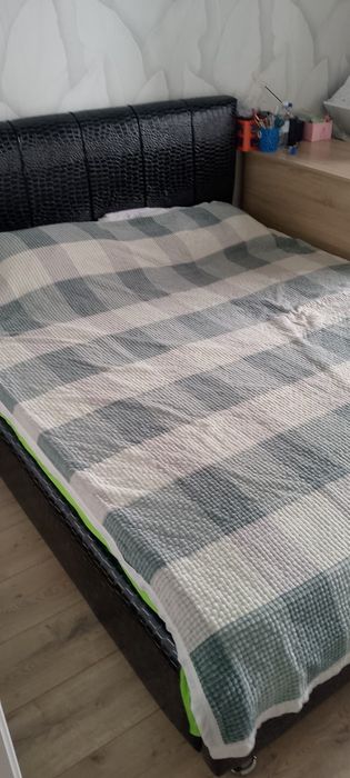 продам кровать двухспальный