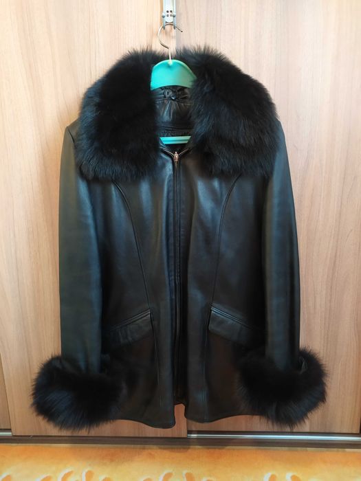 Дамско кожено яке с пух 125 лв.