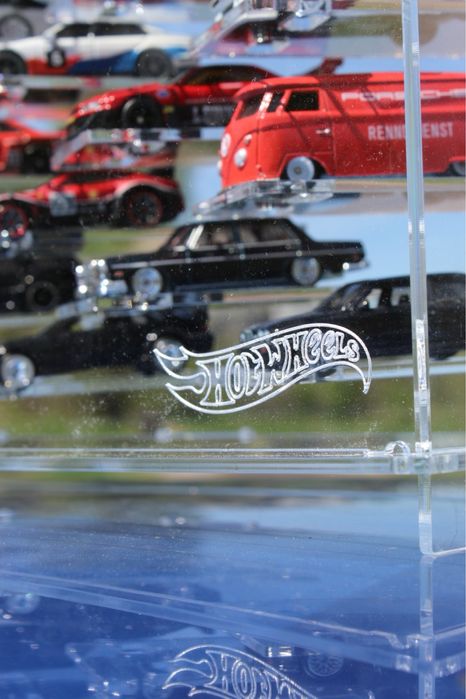 Витрина за 48 колички 1:64 Hot Wheels, Matchbox и др.