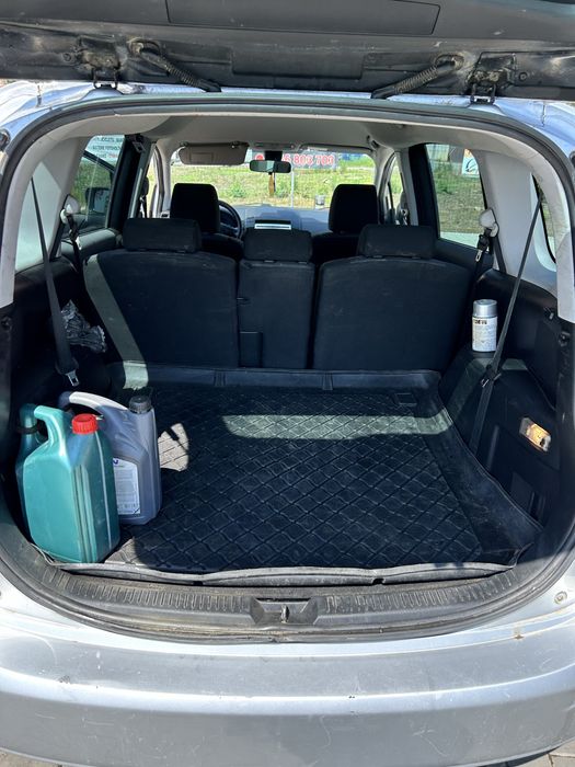 Vând mazda 5 din 2006 de 7 locuri