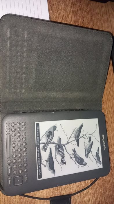 Vând Kindle  D00901
