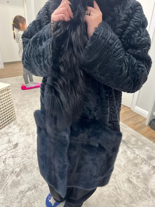 Продам шубу Yves Salomon