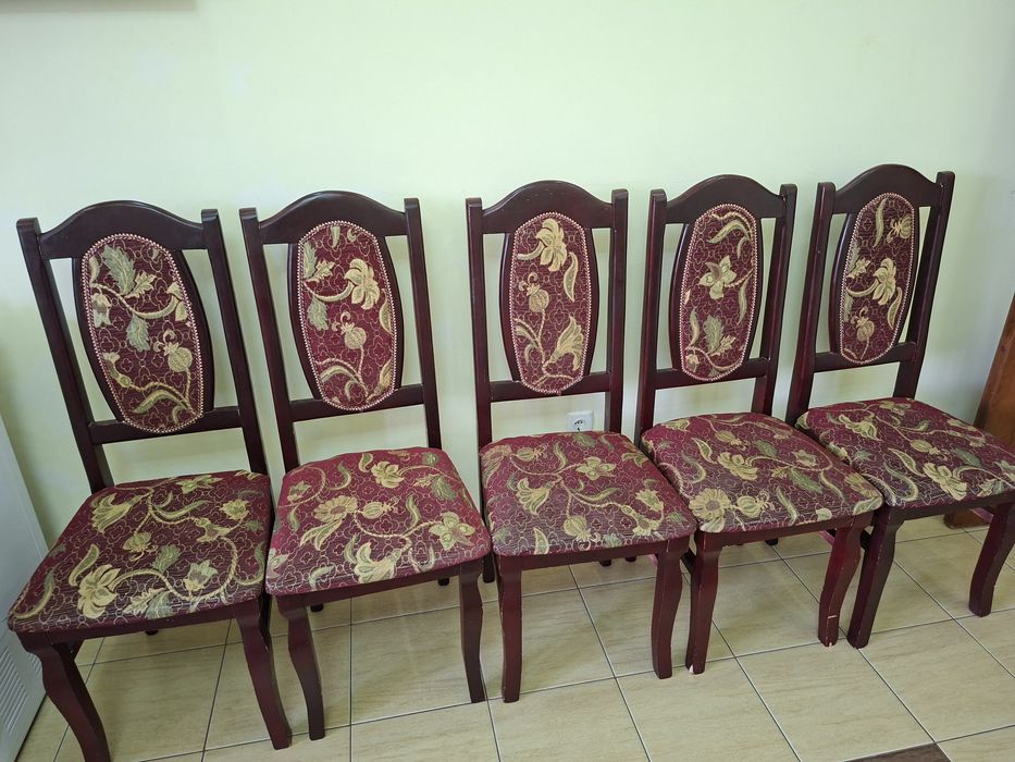 Продаётся стол и 10 стулья