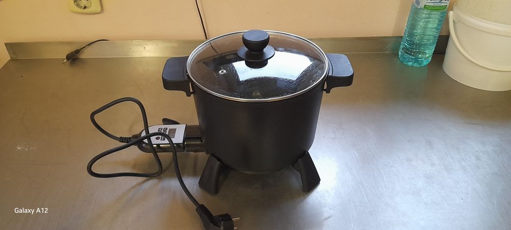 Електрическа тенджера  и восъкотопител