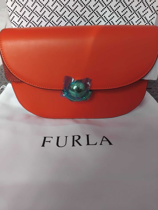 Чанта и портмоне на марката Furla