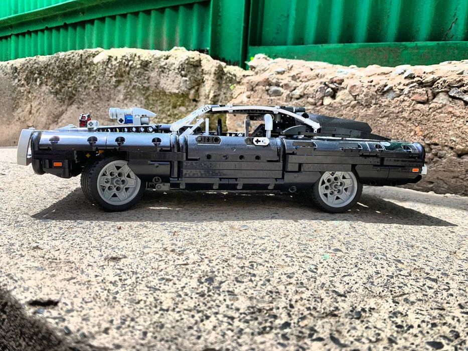 Машина чёрного цвета