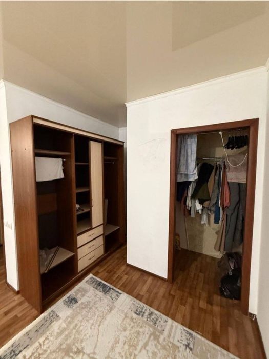 Подселениеге 1 қыз керек