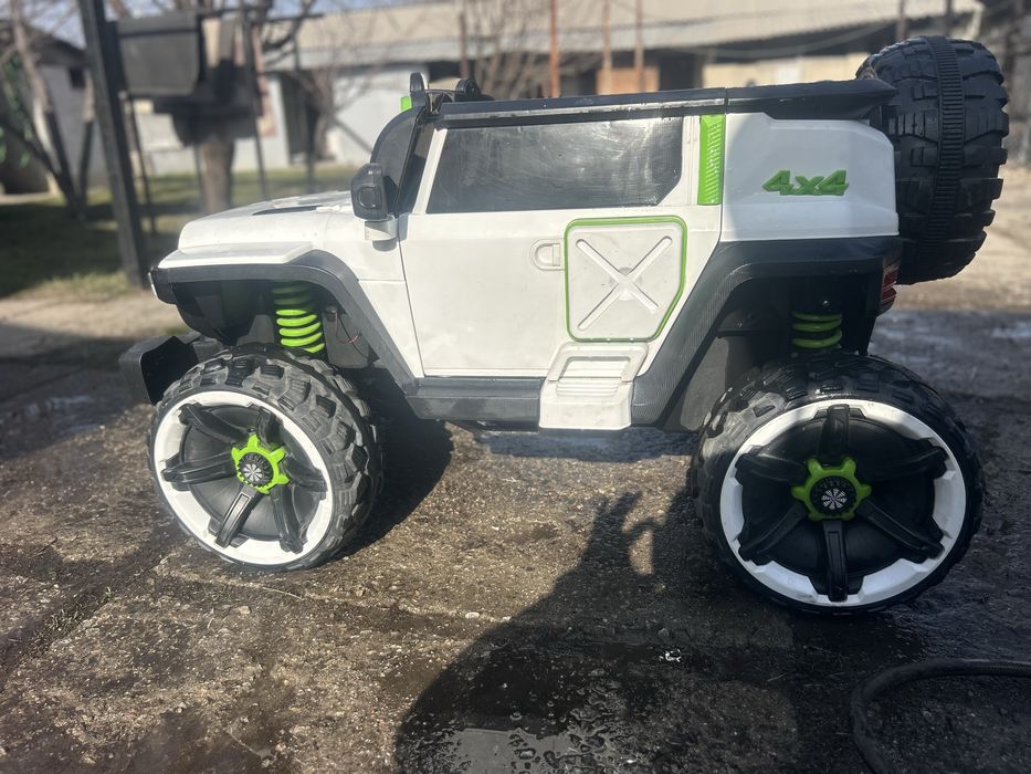 Электромашинка детсская