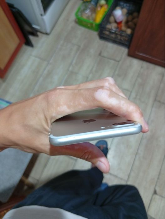 Iphone 7 plus 2 ta aybi bor 1 mikrafoni ishlamdi laekin ovoz chiqadi