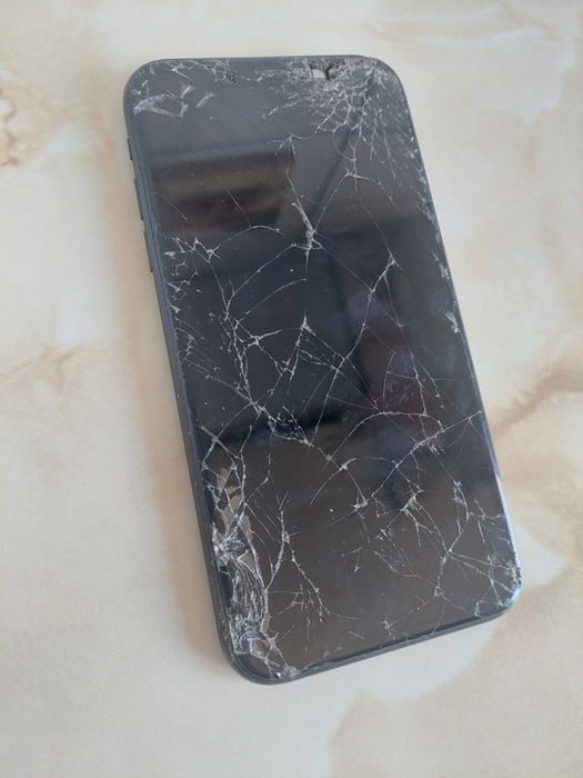 [Xr] Vând Apple iPhone Xr negru [spart] [pentru piese] //poze reale