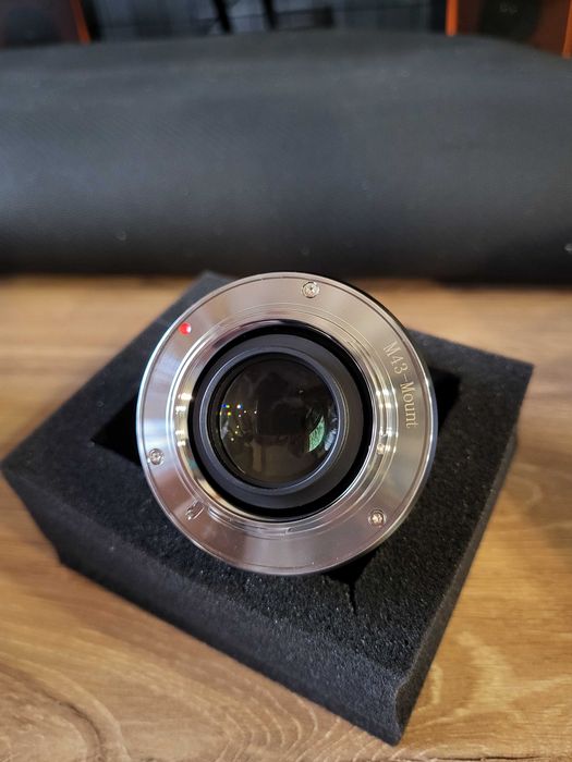 Объектив 35mm f0.95 M4/3-mount для камер Lumix/Olympus/Leica/Panasonic