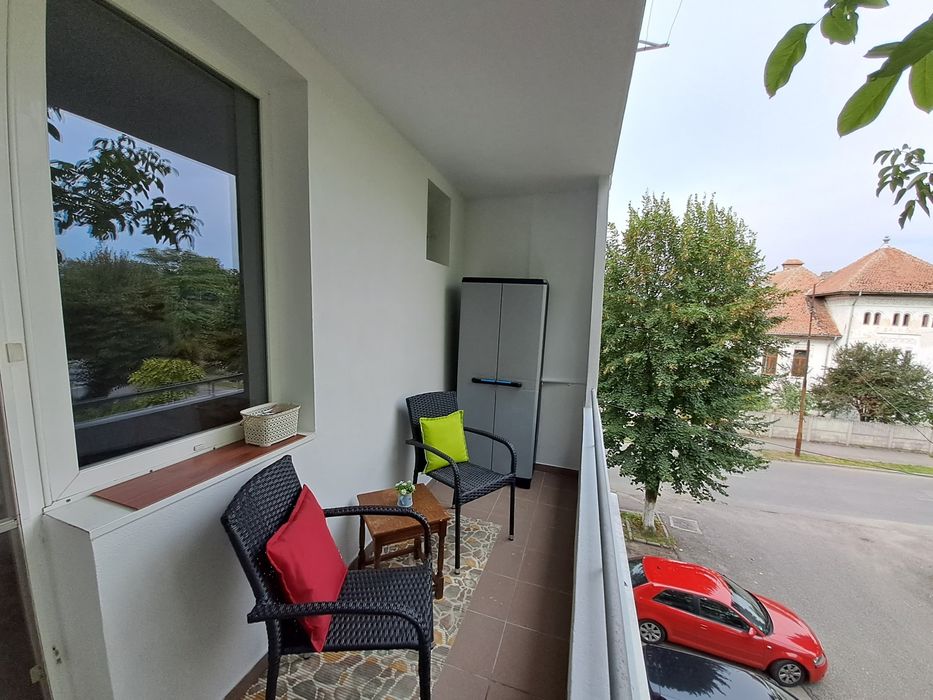 Apartament cu 2 camere de vânzare – zonă ultracentrală, renovat, Drăgășani