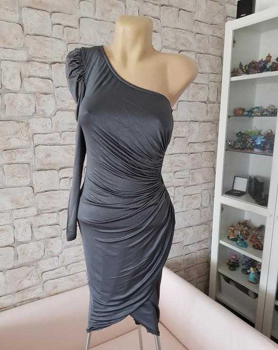 Rochie Kardashians,mar XS cred ca merge si S