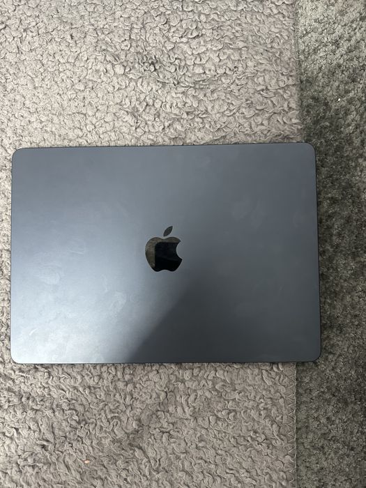 Vand laptop macbook air M3 3113 pentru piese