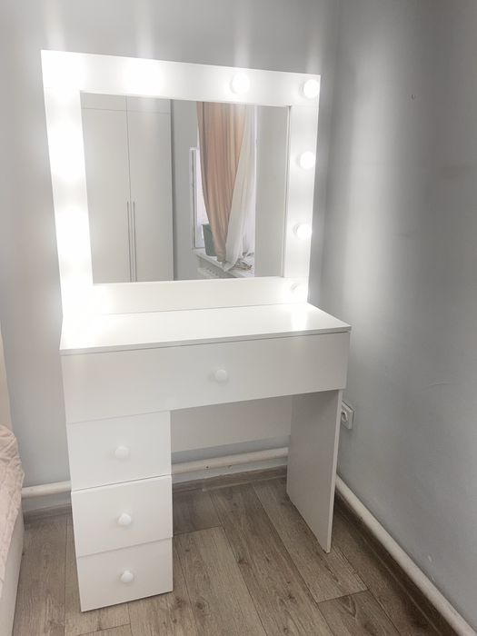 Продам туалетный столик!