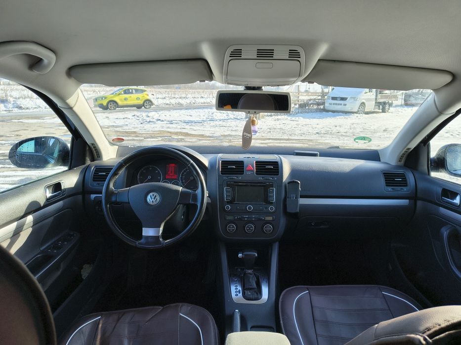 Se vinde golf 5!
Cutie automata DSG
Senzori