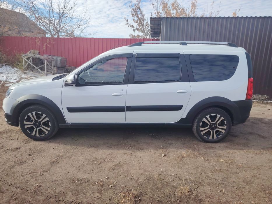 Продам машину Ларгус кросс люкс