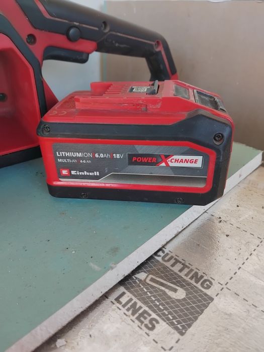 Drujbă electrică Einhell completă.