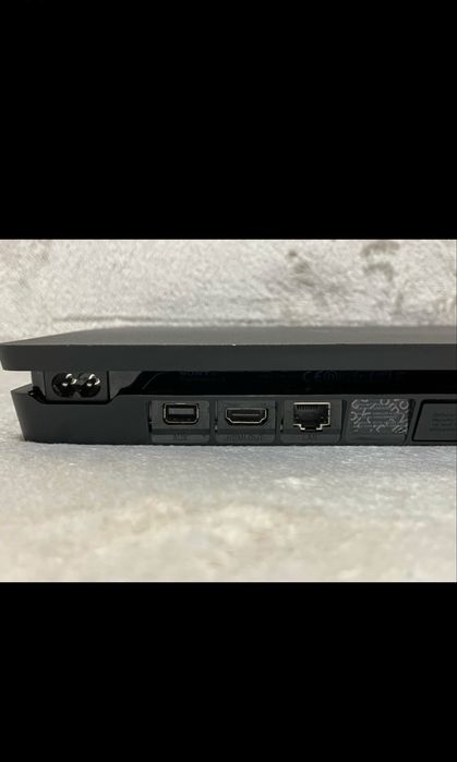 Vând PS4 Slim 512GB + Manetă Roșie – Stare Foarte Bună!