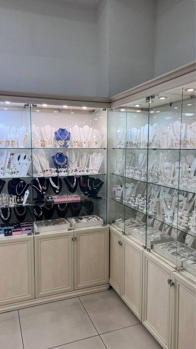 Продается мебель для магазина бижутерии
