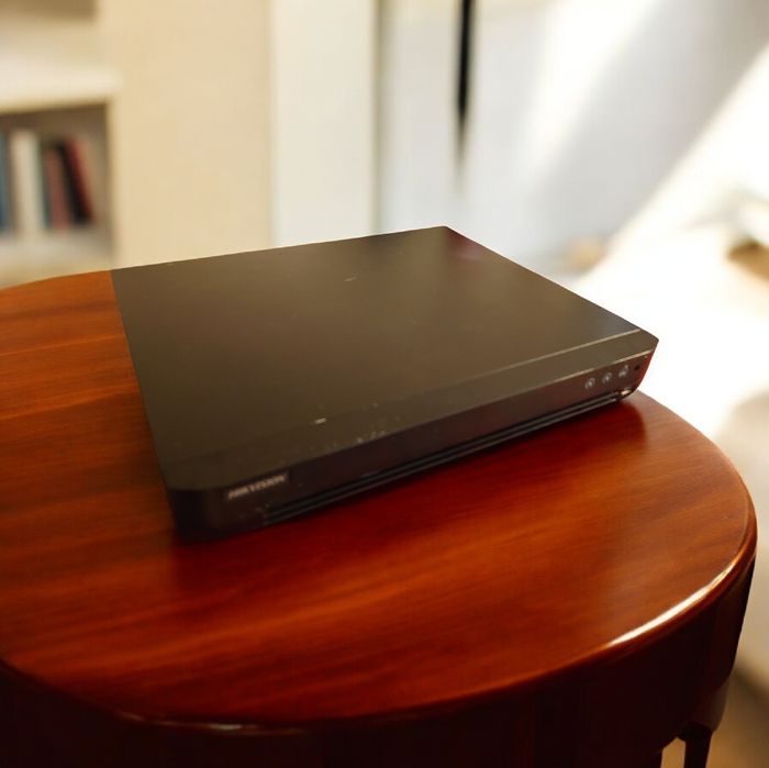 DVR Hikvision /16+16 канала / 4 TB HDD / Отлично състояние