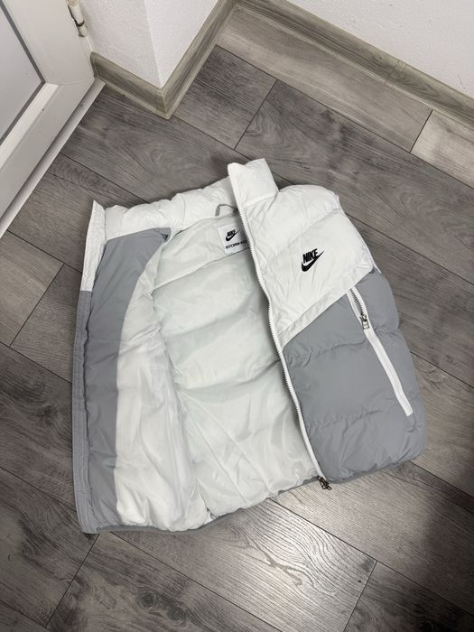 Vesta Nike Storm-fit