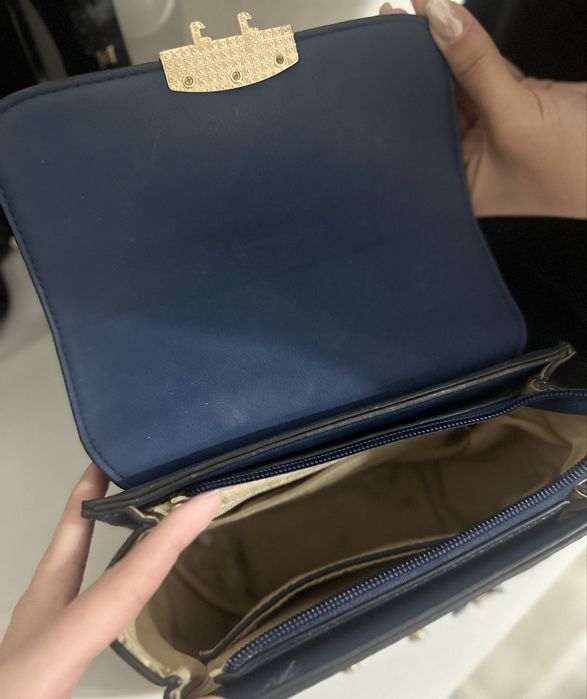 Синя чанта с цветя