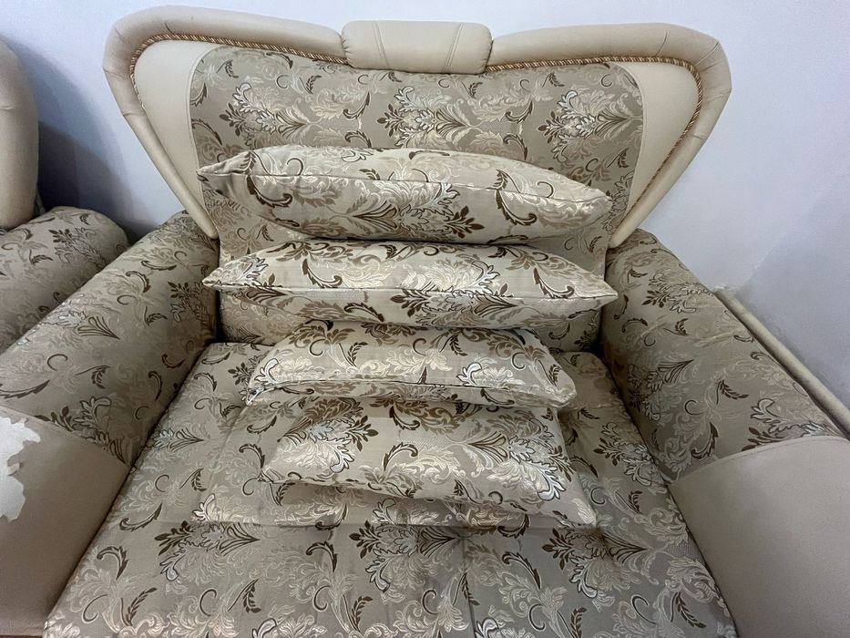 Диван и кресло подушки