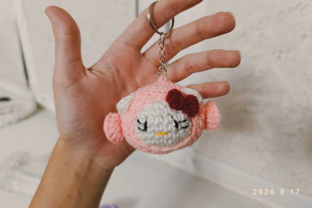 вязанный милый брелок хеллоу кити(handmade)