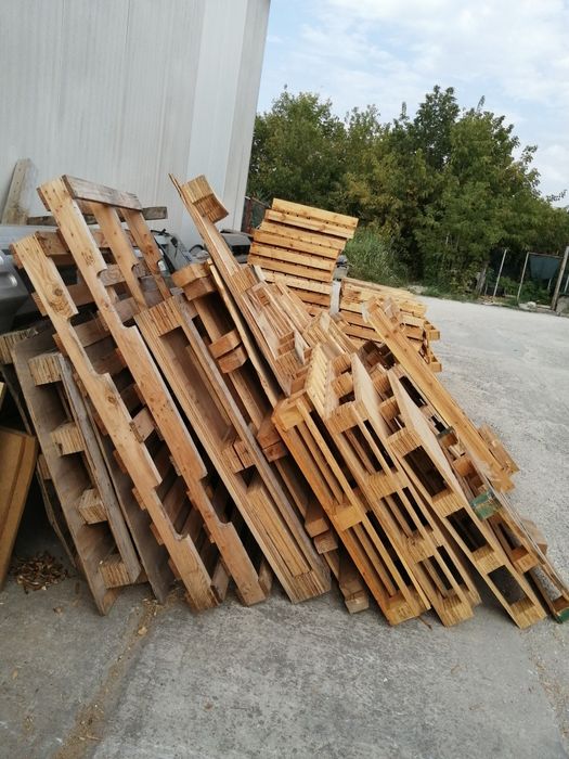 Продавам палети различни размери