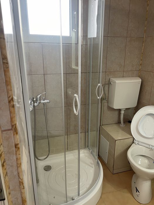 De inchiriat etaj 1si mansarda potrivit pentru sediu firma,coafor,after scool,cazare