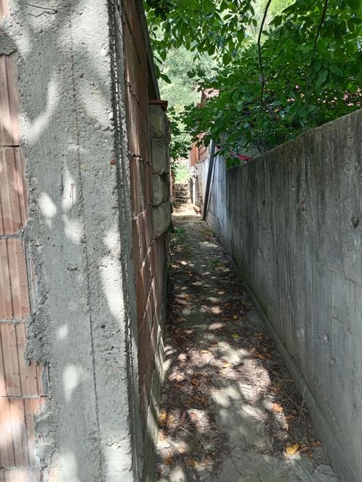 Vând casă neterminată!