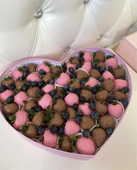 Клубника в шоколаде подарок