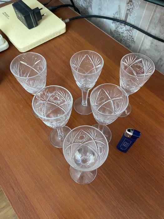 Рюмки хрустальные.