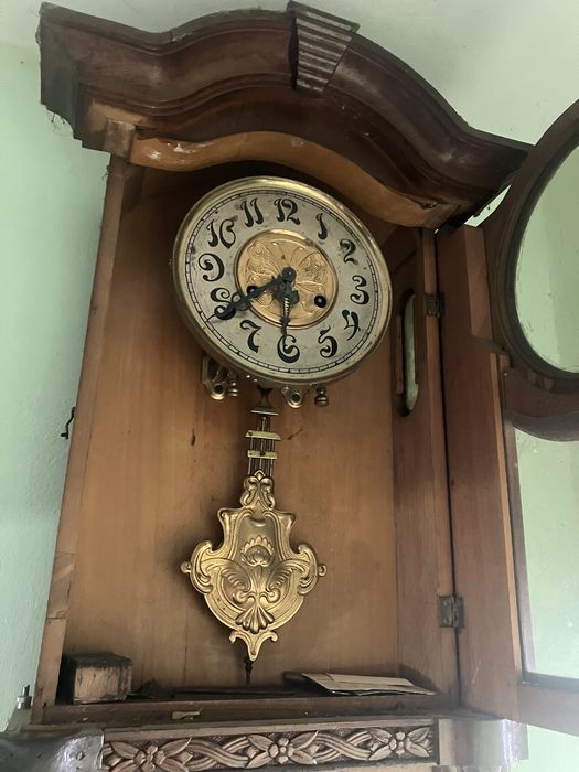 Голям античен часовник