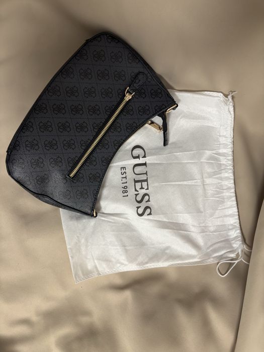 Geanta Guess neagra model gri