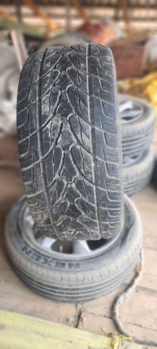 Li9 shina 295/40R20 106 V