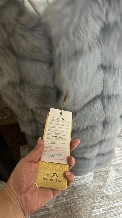 Продам меховую жилетку
