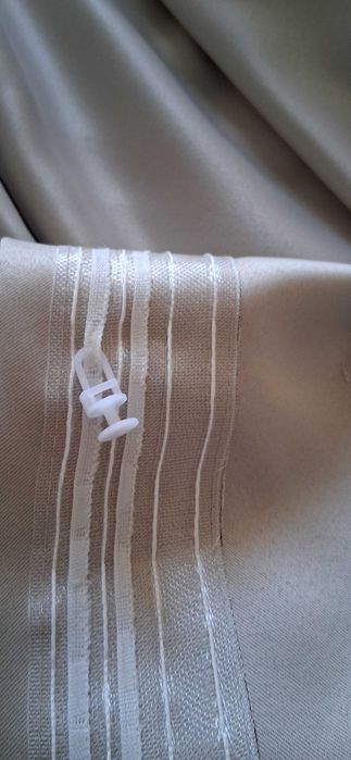 Плътни сиви завеси