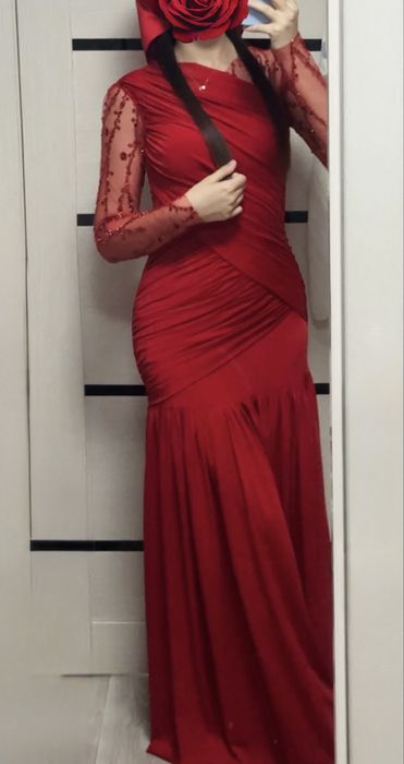 Красивое и элегантное вечерние платье.