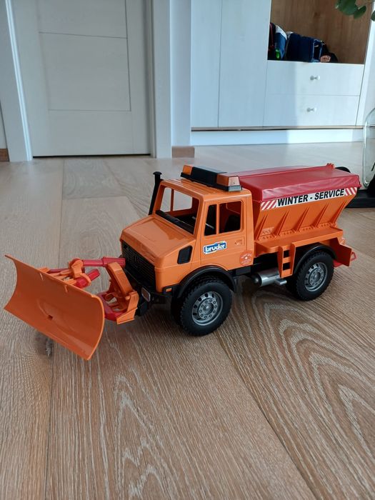 Mașină Mercedes Unimog Bruder
