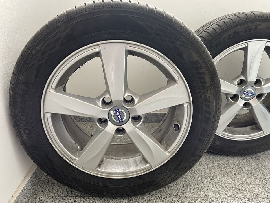 Гуми  Yokohama  215 55 16 с джанти Volvo 16 цола