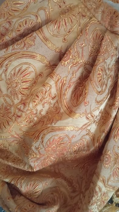 Две шторы продам