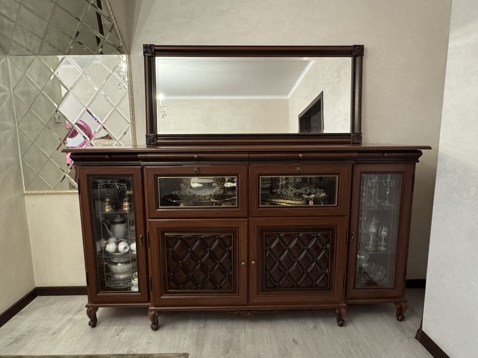 Буфет гостинный + зеркало