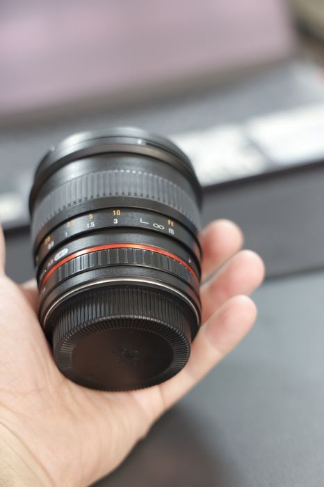 Obyektiv Samyang 50mm f/1.4 AS UMC sotiladi!