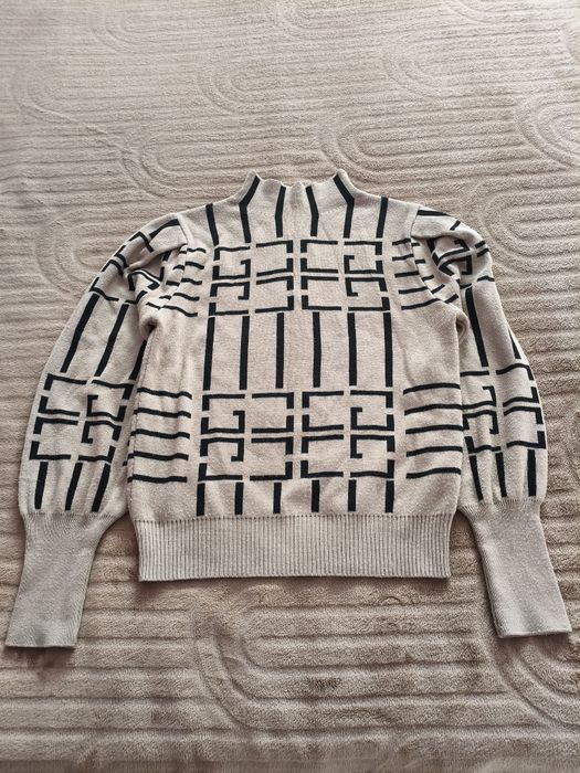 Дамска блуза с дълъг ръкав,тип поло!