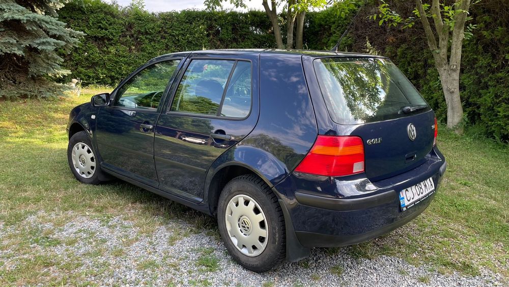 VOLKSWAGEN Golf