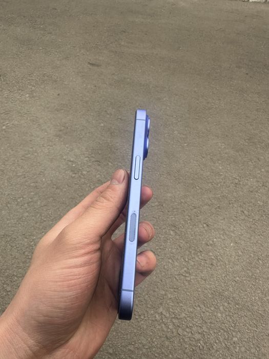 продаю IPhone 16 256g